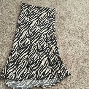 patterned midi skirt